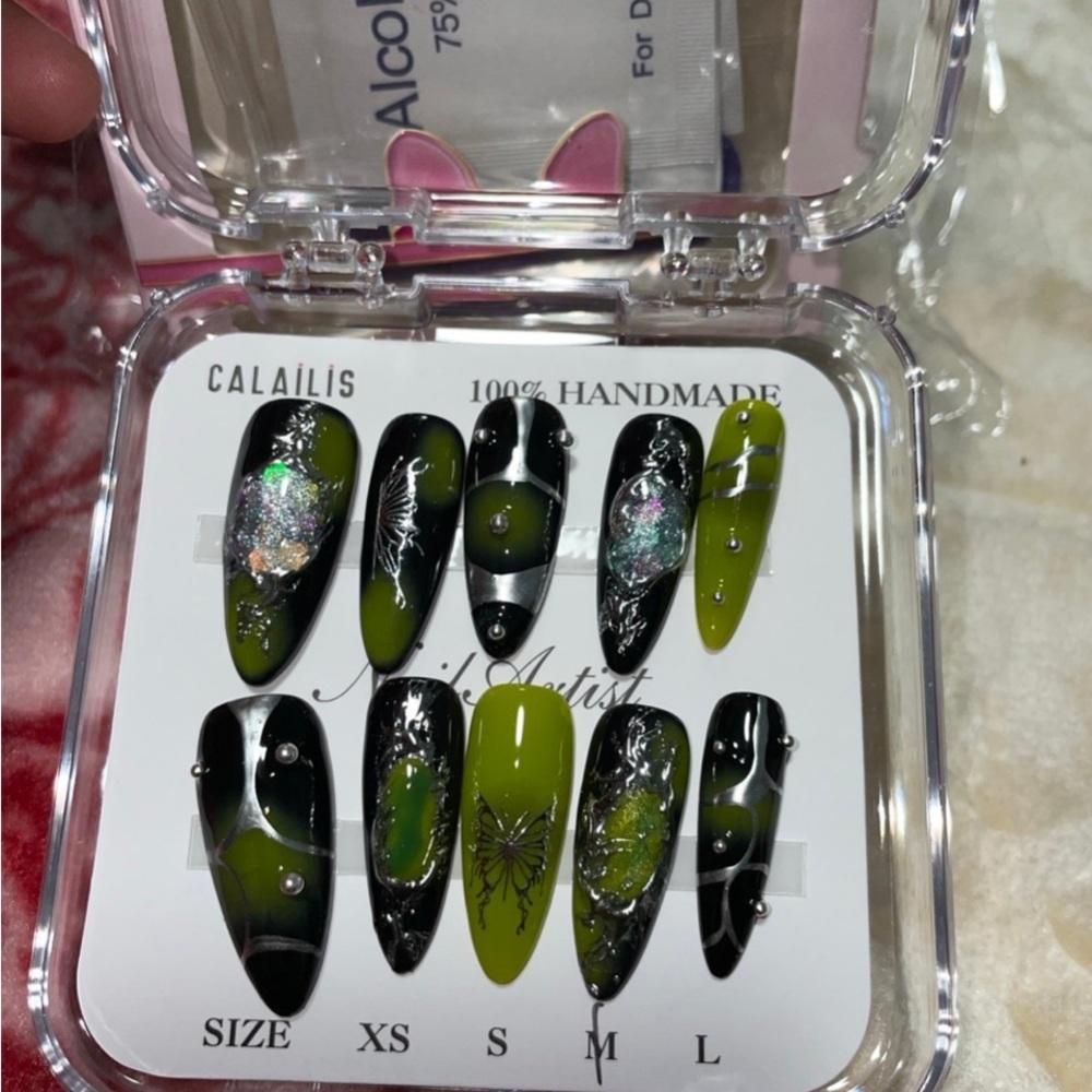 10 piece press on nails size M
Ship fast